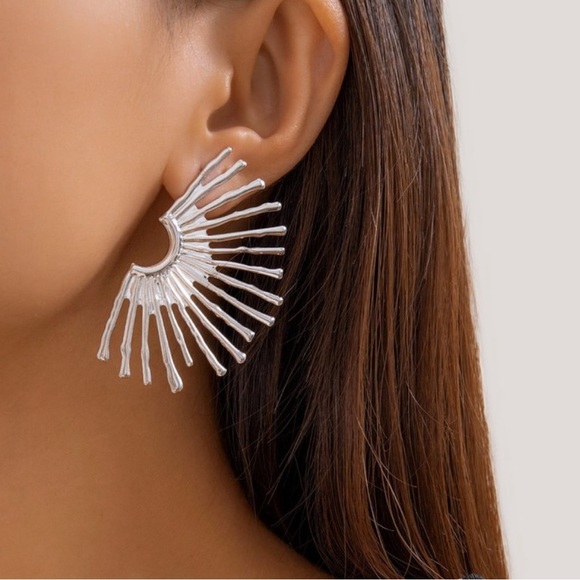 Tiara Jewelry - Silver Fan Earrings